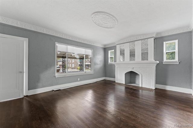17614 Roselawn Street, Detroit, MI 48221