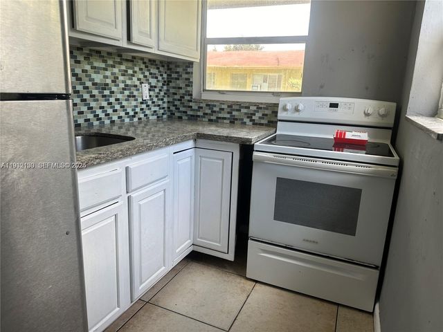 1870 Gardenia Rd, Fort Lauderdale, FL 33317