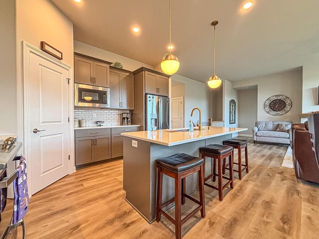 762 Brockway DRIVE, Mukwonago, WI 53149