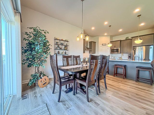 762 Brockway DRIVE, Mukwonago, WI 53149