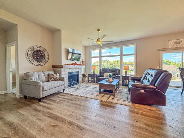 762 Brockway DRIVE, Mukwonago, WI 53149