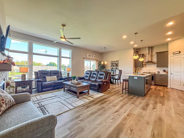 762 Brockway DRIVE, Mukwonago, WI 53149