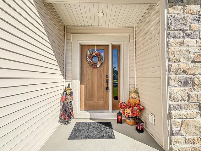 762 Brockway DRIVE, Mukwonago, WI 53149