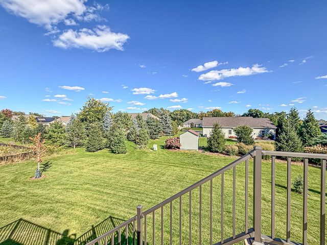 762 Brockway DRIVE, Mukwonago, WI 53149