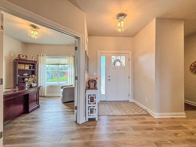 762 Brockway DRIVE, Mukwonago, WI 53149