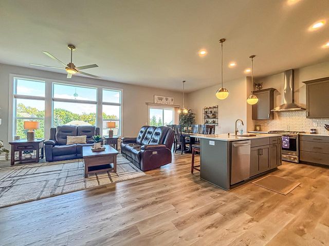 762 Brockway DRIVE, Mukwonago, WI 53149