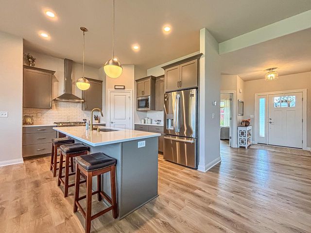 762 Brockway DRIVE, Mukwonago, WI 53149