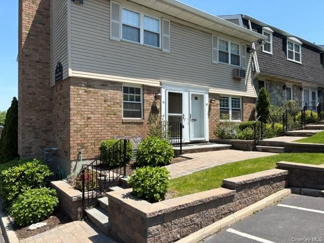 11 Harbour Lane 1B, Oyster Bay, NY 11771