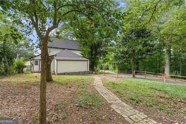 6 Hillside Avenue SE, Lindale, GA 30147