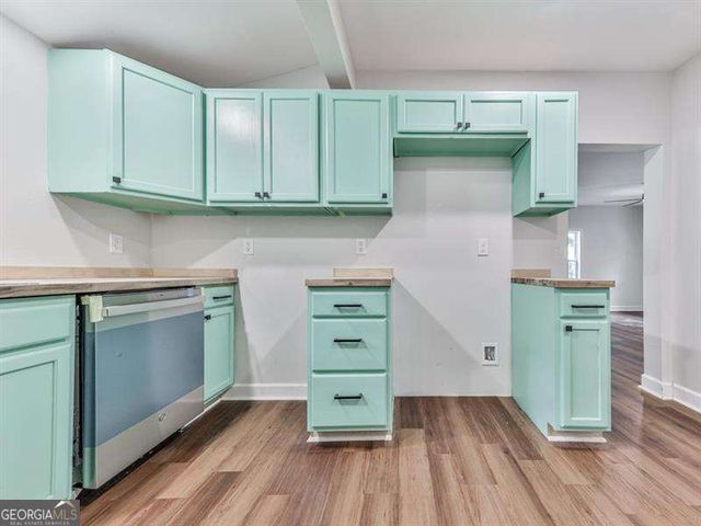 6 Hillside Avenue SE, Lindale, GA 30147