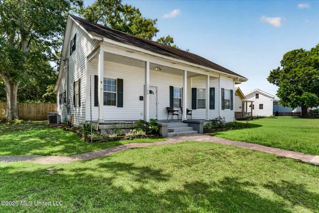 1108 Live Oak Avenue, Pascagoula, MS 39567