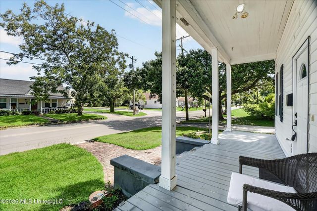 1108 Live Oak Avenue, Pascagoula, MS 39567