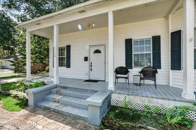 1108 Live Oak Avenue, Pascagoula, MS 39567