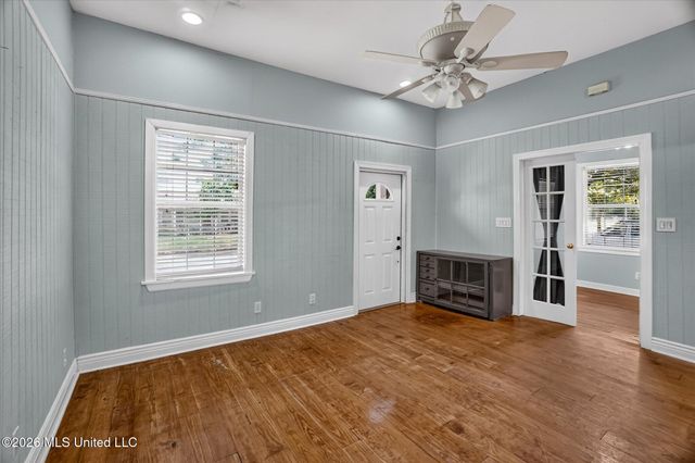 1108 Live Oak Avenue, Pascagoula, MS 39567