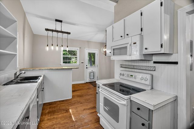 1108 Live Oak Avenue, Pascagoula, MS 39567