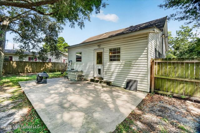 1108 Live Oak Avenue, Pascagoula, MS 39567