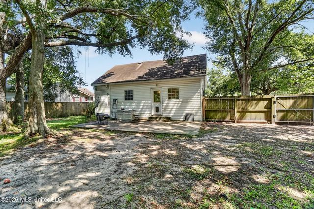 1108 Live Oak Avenue, Pascagoula, MS 39567
