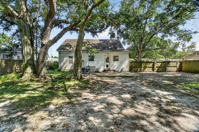 1108 Live Oak Avenue, Pascagoula, MS 39567