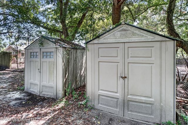 1108 Live Oak Avenue, Pascagoula, MS 39567