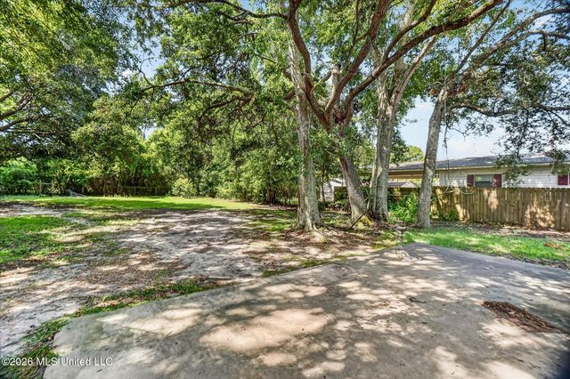 1108 Live Oak Avenue, Pascagoula, MS 39567