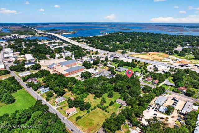 1108 Live Oak Avenue, Pascagoula, MS 39567
