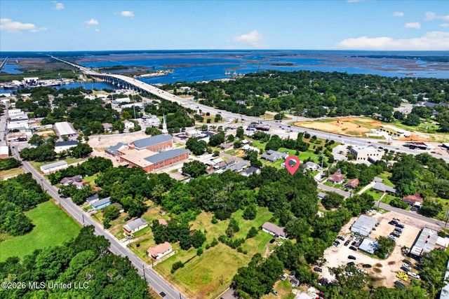 1108 Live Oak Avenue, Pascagoula, MS 39567