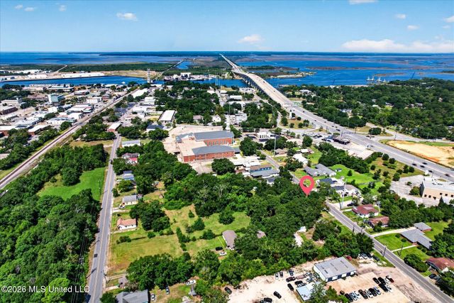 1108 Live Oak Avenue, Pascagoula, MS 39567
