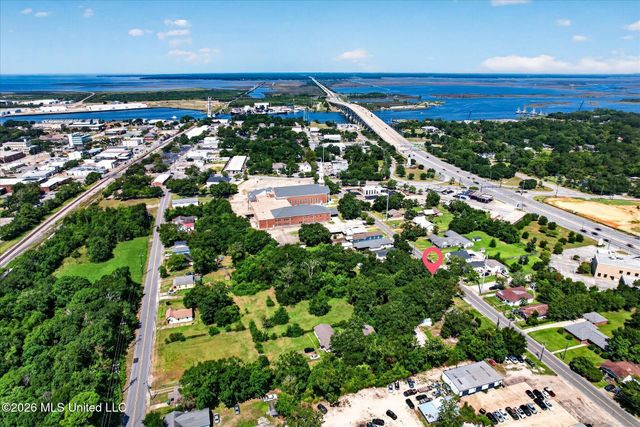 1108 Live Oak Avenue, Pascagoula, MS 39567