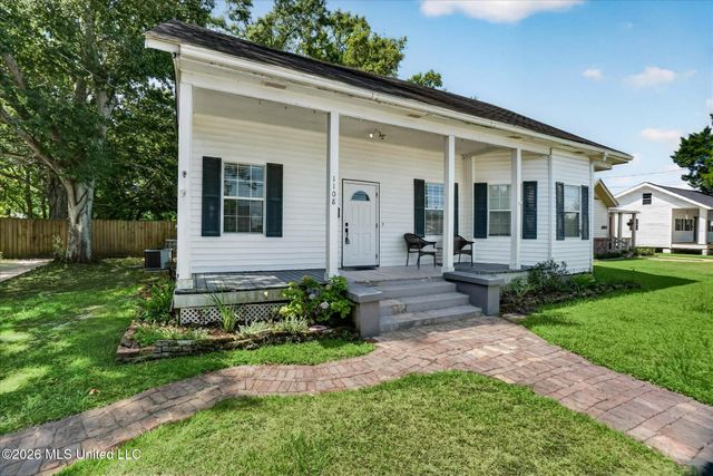 1108 Live Oak Avenue, Pascagoula, MS 39567