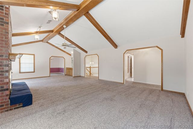 925 N Woodview Drive, Skiatook, OK 74070