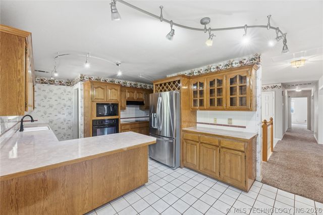 925 N Woodview Drive, Skiatook, OK 74070