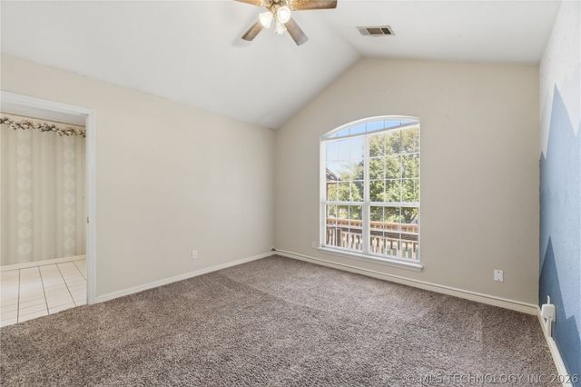 925 N Woodview Drive, Skiatook, OK 74070