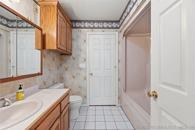 925 N Woodview Drive, Skiatook, OK 74070