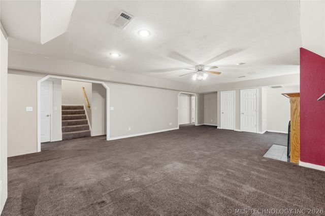925 N Woodview Drive, Skiatook, OK 74070