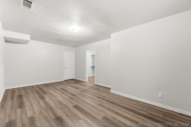 925 N Woodview Drive, Skiatook, OK 74070