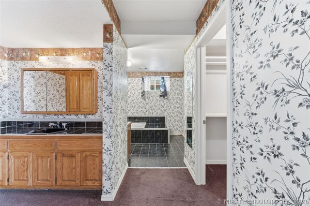 925 N Woodview Drive, Skiatook, OK 74070