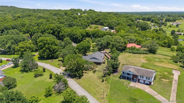 925 N Woodview Drive, Skiatook, OK 74070