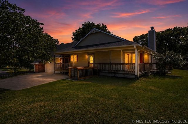 925 N Woodview Drive, Skiatook, OK 74070