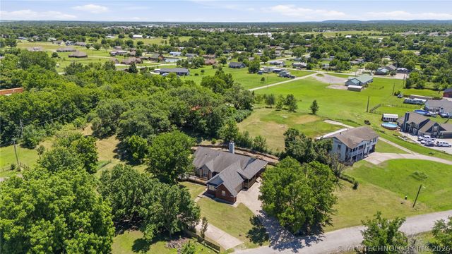 925 N Woodview Drive, Skiatook, OK 74070