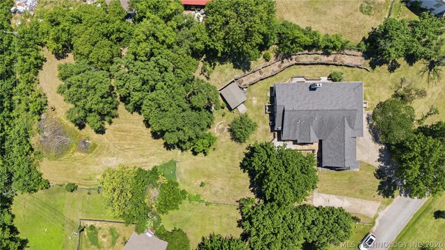 925 N Woodview Drive, Skiatook, OK 74070