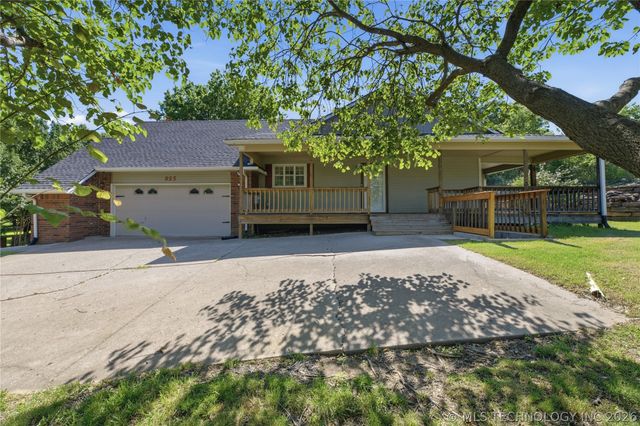 925 N Woodview Drive, Skiatook, OK 74070