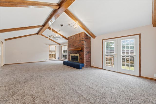 925 N Woodview Drive, Skiatook, OK 74070