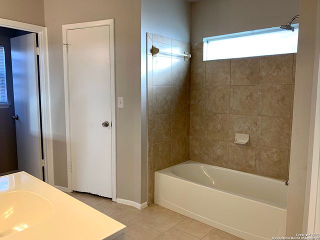 8426 Greenham, San Antonio, TX 78239
