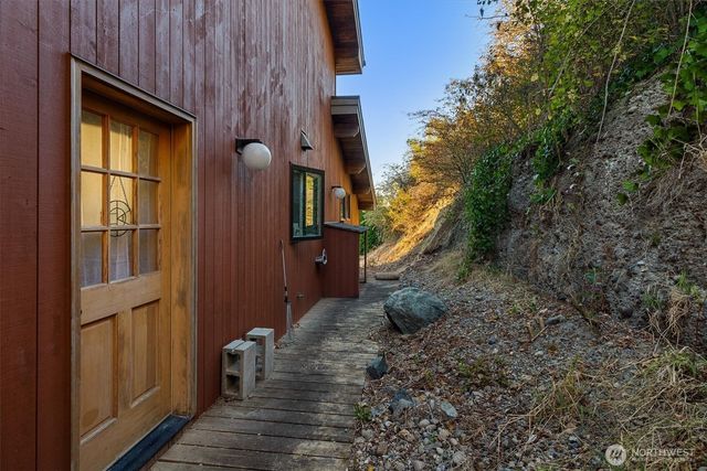 5115 Varco Road NE, Tacoma, WA 98422