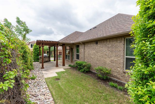 3017 Bella Lago Drive, Denton, TX 76210
