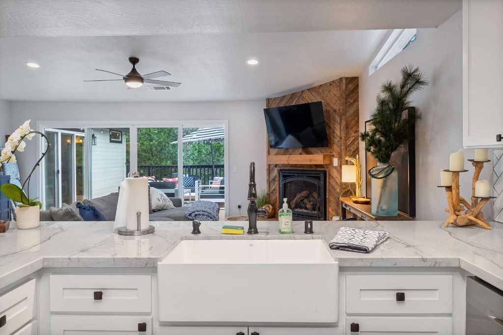 Image 10 of property listing at 39253 Robin, Bass Lake, CA 93604