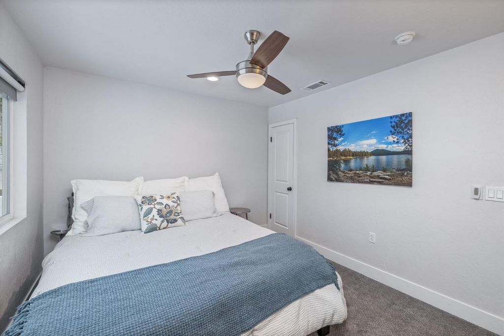 Image 14 of property listing at 39253 Robin, Bass Lake, CA 93604