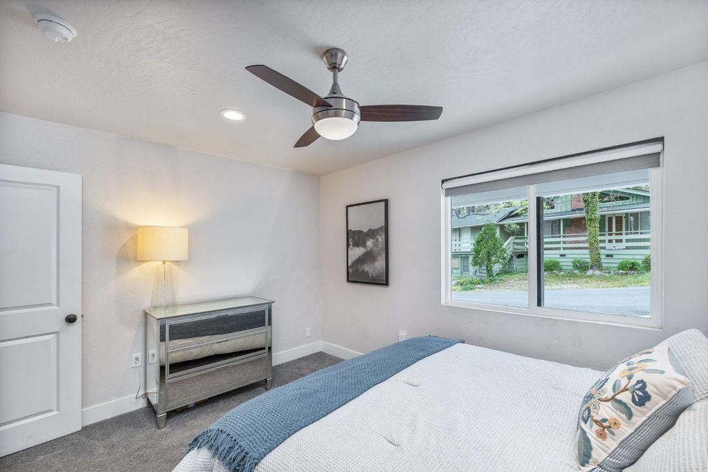 Image 15 of property listing at 39253 Robin, Bass Lake, CA 93604