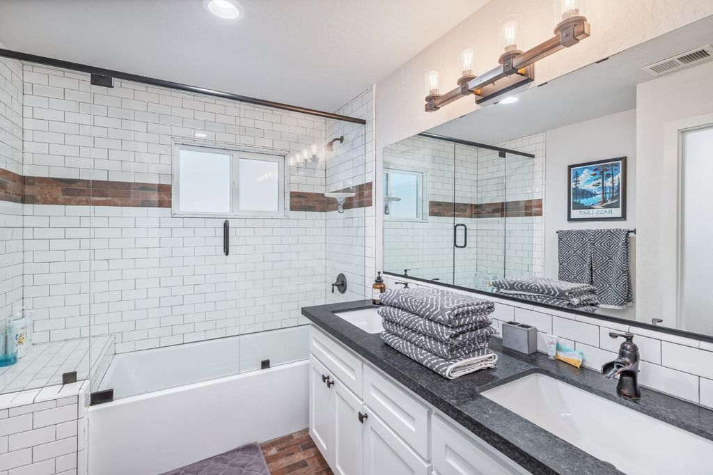 Image 16 of property listing at 39253 Robin, Bass Lake, CA 93604