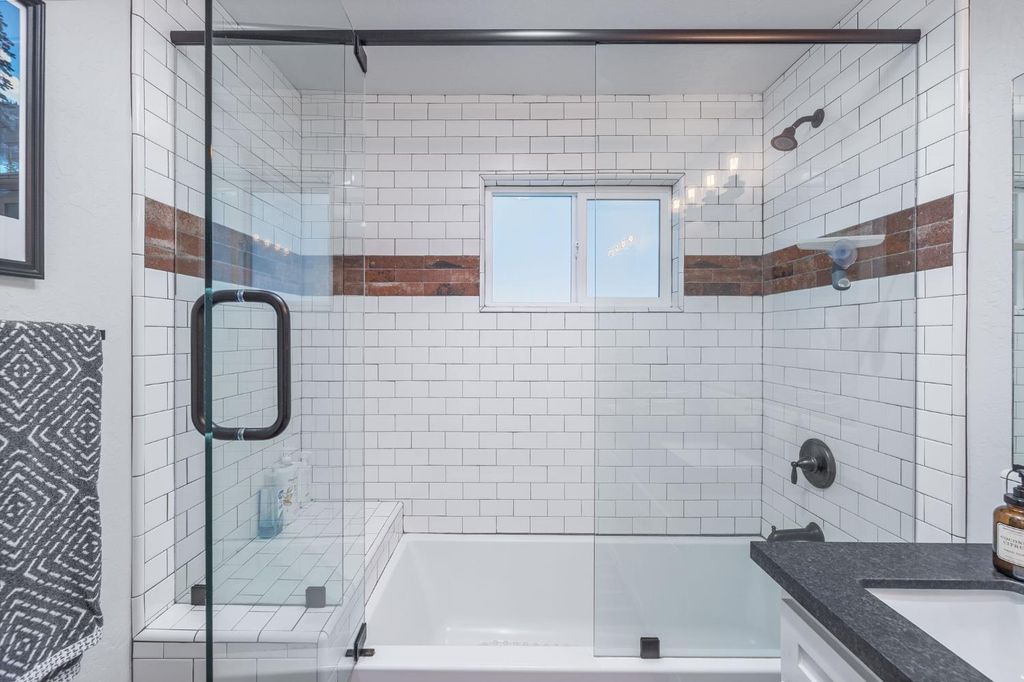 Image 18 of property listing at 39253 Robin, Bass Lake, CA 93604